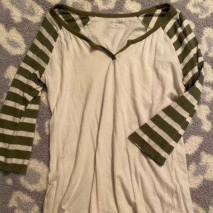 Express 3/4 Sleeve v-neck
